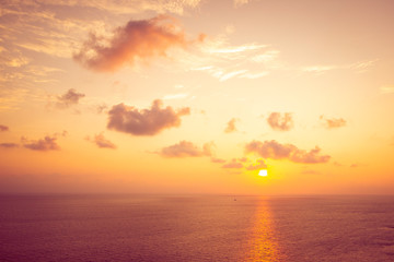 Fototapeta na wymiar beautiful sea at sunset