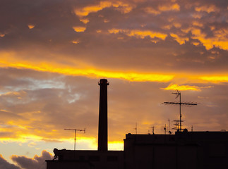 Chaminé da Usina do Gasômetro e o  Por do sol na cidade de Porto Alegre, estado do Rio Grande do Sul, pais Brasil