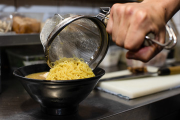 preparing and cooking japanese ramen