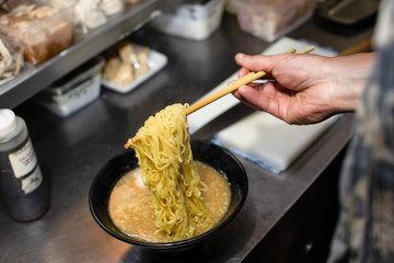 preparing and cooking japanese ramen