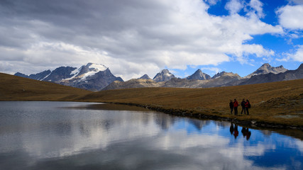 lago Rosset in alta valle dell'Orco, nal Parco nazionale del Gran Paradiso. Sullo sfondo il Gran Paradiso.