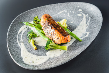 salmon steak with broccoli and asparagus