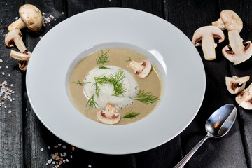 creme cream soup with oxygen foam
