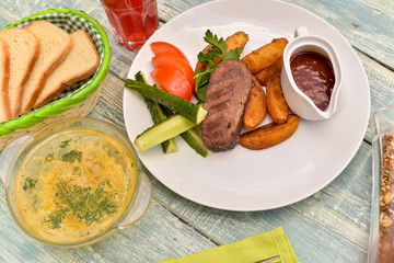 steak with vegetables