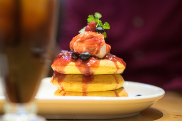 カフェで食べるパンケーキ　ホットケーキ