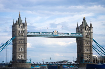Fototapeta na wymiar The Tower Bridge over the river Thames in London