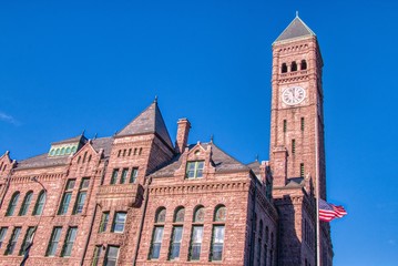 Obraz premium The Old Courthouse in Sioux Falls is a Historical Site made of Sioux Quartzite