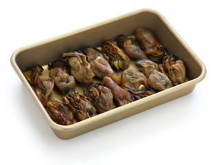 dried oysters in tray