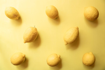 pattern limoni su sfondo giallo