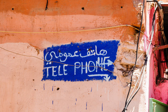 Hand written sign for "Telephone" in Arabic and French/English