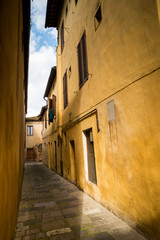 narrow street in Tuscany