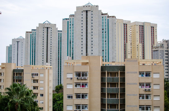 edificios rascacielos benidorm noche