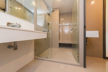 Fototapeta na wymiar Clean and fresh bathroom with natural light.