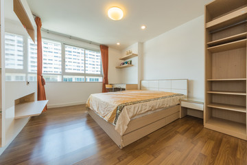 Fototapeta na wymiar luxury interior of bedroom with large bed 
