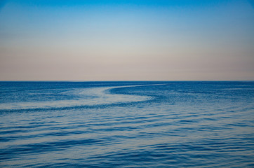 Obraz premium Seascape, view of sea horizon and sky at sunset