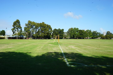 Obraz premium an empty green park with a soccer field