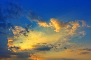 The beauty of the blue sky and gray clouds in the evening