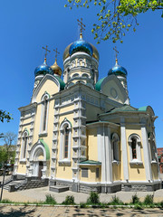 Fototapeta na wymiar The Church of Pokrova Presvyatoy bogoroditsi ( Pokrovsky) in Vladivostok in summer