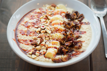 Porridge oats with bananas, nuts, dates and date syrup