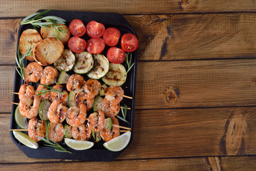 Shrimp kebabs with avocado