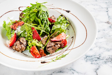 salad with strawberries and duck liver