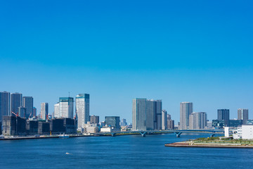 Fototapeta na wymiar (東京都-都市風景)晴れた日の豊洲湾岸側風景１