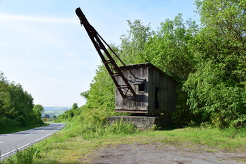 alter Kran am Steinbruch