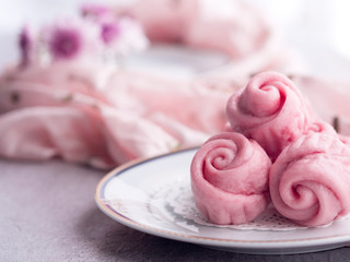 Obraz na płótnie Canvas Healthy homemade rose shaped mantau, chinese food, steam bao 