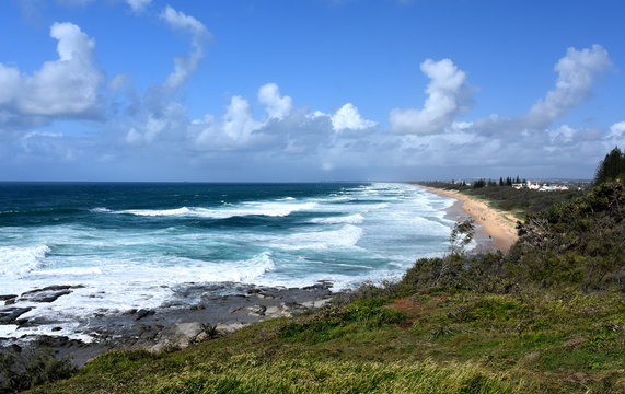 Beautiful weather at Buddina Beach along Pacific Boulevard (Sunshine Coast, Queensland, Australia). Buddina Beach from Point Cartwright Lookout.