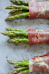 baked green asparagus with ham