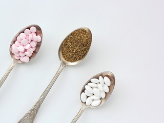 Supplements for anxiety: chamomile, magnesium, vitamin B complex and lemon balm. Natural tranqulizers.