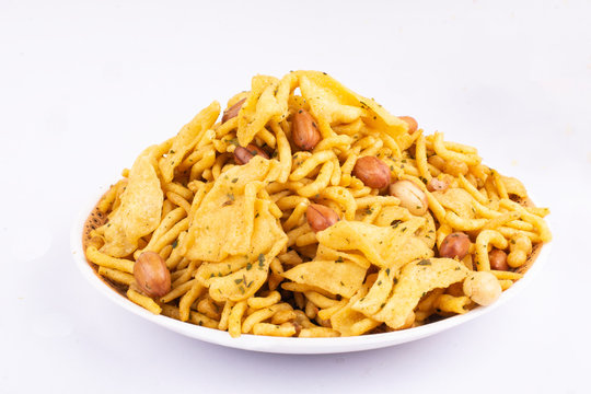 traditional indian spicy and crunchy palak mixture namkeen
