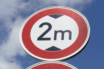 Verbot für Fahrzeuge über angegebener Höhe