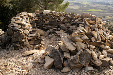 Reste de tour de guet, oppidum de Nages