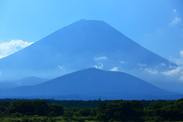 Fototapeta premium 美しい富士山 精進湖より