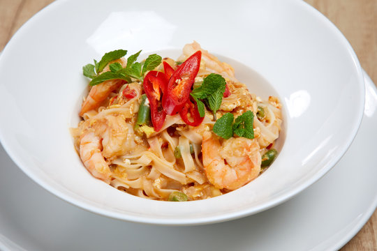 Tagliatelle with shrimps and parsley - Image