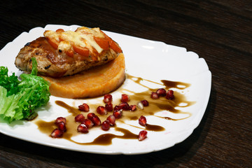 chicken breast with mashed potatoes and vegetables