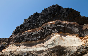 Lavas y arenas fósiles en acantilados de playa de Los Molinos. Pueblo Tefía. Isla Fuerteventura. Pronvincia Las Palmas. Islas Canarias. España