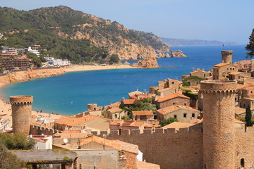 Obraz premium The amazing medieval town of Tossa de Mar, a charming historic town constructed around a magnificent ancient castle, Costa Brava, Catalonia, Spain