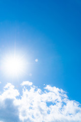 爽やかな大空と太陽