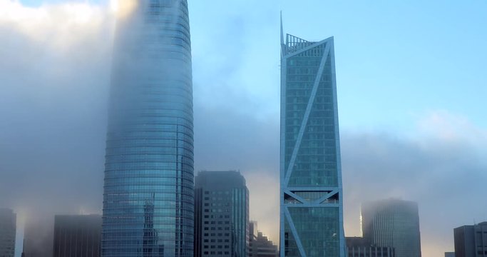 SAN FRANCISCO, CALIFORNIA, USA. 4K shot of partially fog-covered Salesforce Tower on a summer evening. Time lapse of San Francisco skyline on a foggy day.