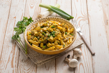 pasta with tofu mushroom gren peas and leek