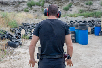 Obraz na płótnie Canvas armed man on the shooter range