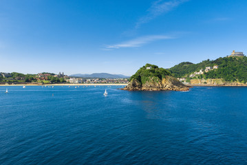 Naklejka premium Bay of Donostia-San Sebastian from Urgull Mountain, Basque Country, Spain
