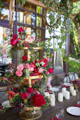 Wedding table decor in red white pink colors