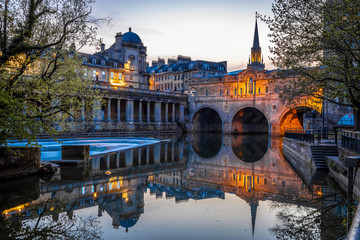 Evening view of Pulteney bridge in Bath, England