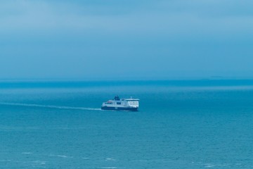 Fototapeta na wymiar Ship on Sea Schiff auf Hoher See Meer 