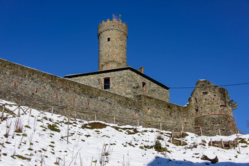 Fototapeta premium Castle of Campo Ligure under the snow