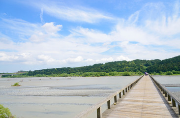 蓬莱橋と大井川の風景（静岡県島田市）