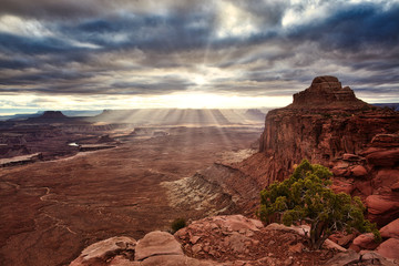 sunrays over canyonlands national park utah